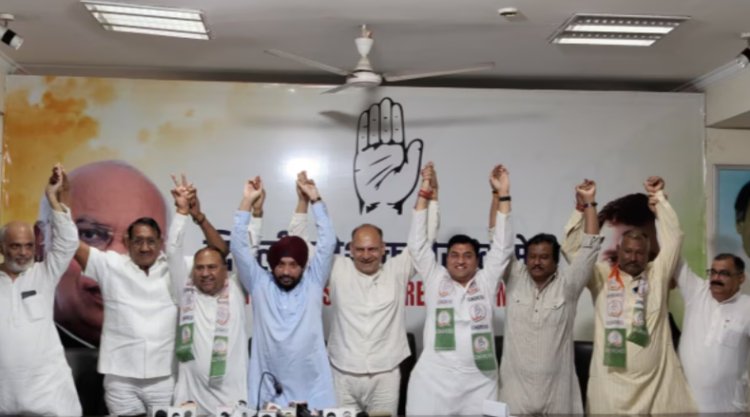 AAP के तीन नेताओं ने थामा कांग्रेस का हाथ, अब तक 20 से ज्यादा नेताओं ने छोड़ी पार्टी...