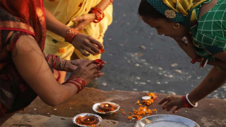दिल्ली हाईकोर्ट ने यमुना नदी के तट पर छठ पूजा की अनुमति याचिका पर विचार करने से किया इनकार