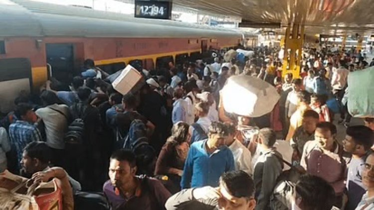 दिल्ली के दो प्रमुख स्टेशनों पर प्लेटफॉर्म टिकटों की बिक्री बंद, जानिए क्या है वजह