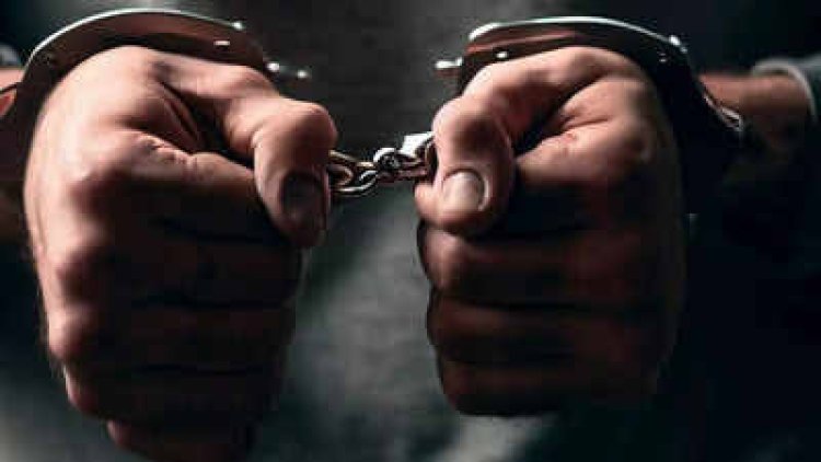 कर्ज से उबरने के लिए दोस्त के एडमिट कार्ड पर देने आया था एग्जाम