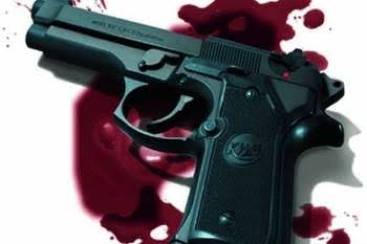 खाना बना रही पत्नी को गोली मर कर पति फरार