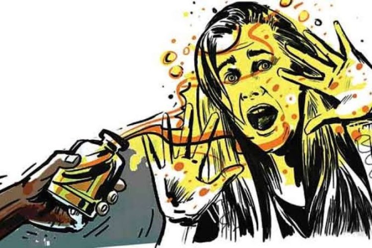 गाजियाबाद में बाइक सवार हमलावरों ने महिला पर फेंका तेजाब