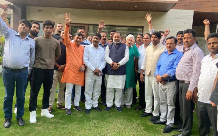 मदन चौहान को परिवहन मंत्री दयाशंकर सिंह ने भाजपा में शामिल होने पर दी बधाई