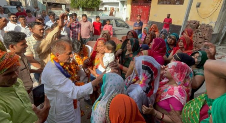 हर गांव गली तथा मोहल्ले में वोट मांग रहे हैं राजेंद्र सिंह सोलंकी