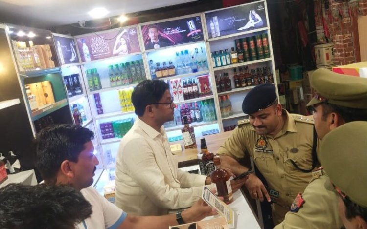 नोएडा में शराब की दुकानों पर ओवर रेटिंग की शिकायतों पर एक्शन