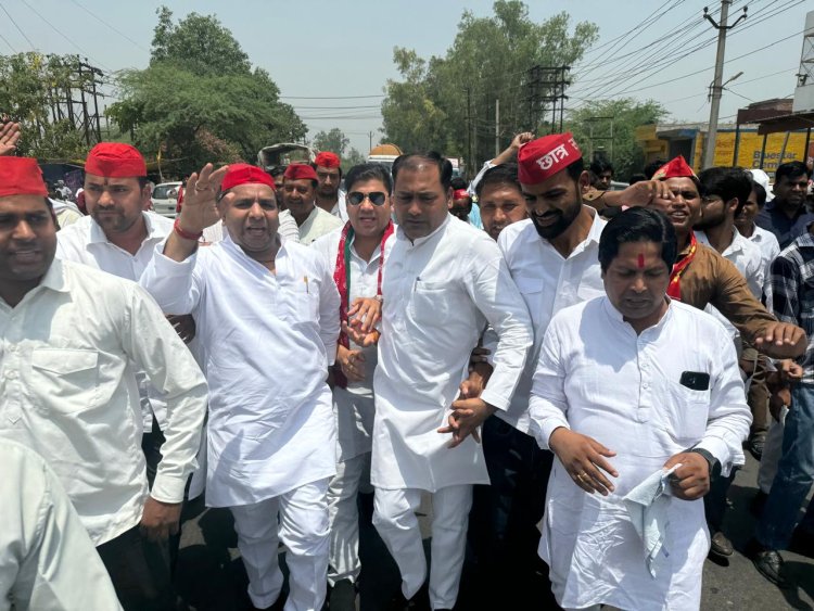 बिजली कटौती को लेकर सपा का प्रदर्शन