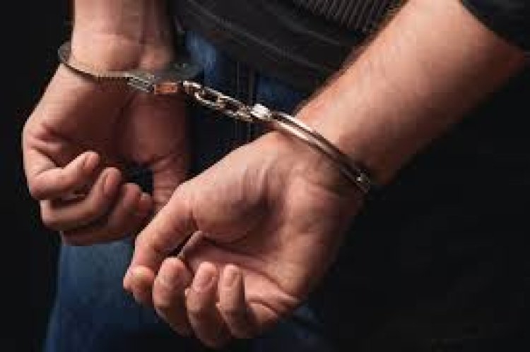 नोएडा के मॉल में चल रही थी पार्टी, कंपनी के बॉस ने युवती के साथ कर दिया 'गलत काम', पुलिस ने पहनाई हथकड़ी