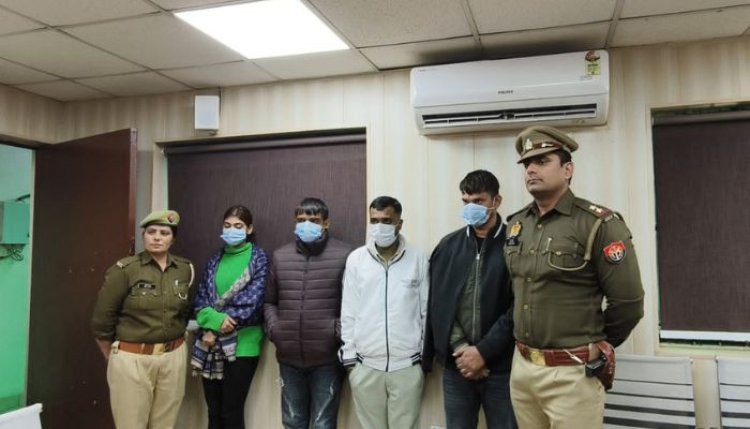 बीमा पॉलिसी रिन्यू कराने के नाम पर लोगों को लगाते थे चूना