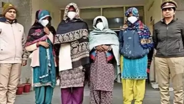 नोएडा में महिला गिरोह की 4 शातिर अरेस्ट, दिल्ली-NCR में स्नैचिंग और चोरी की 50 से ज्यादा वारदातें कर चुकीं