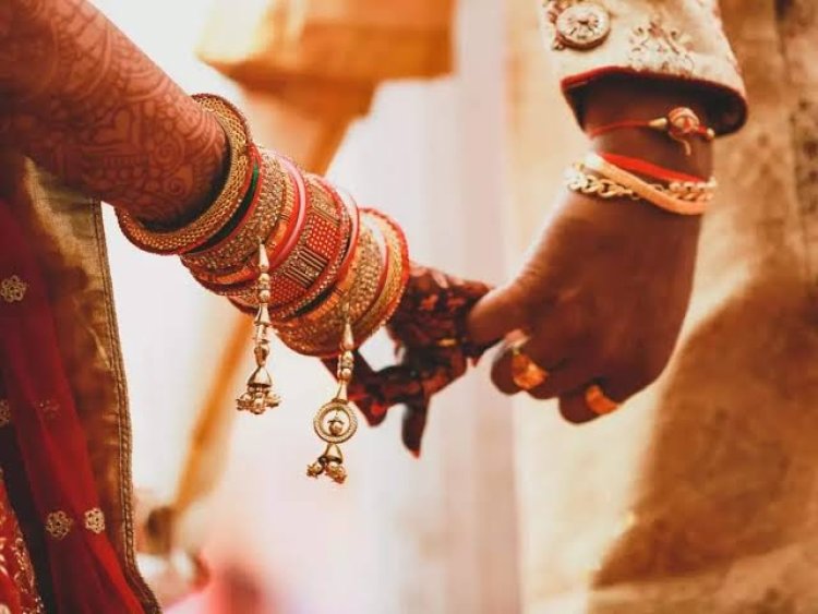 शादी की सालगिरह ऐसे मनाई की देखते रह गए लोग।
