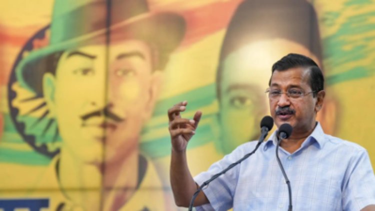 शहीदों के सपनों को पूरा करने के लिए देनी होंगी कुर्बानियां : केजरीवाल