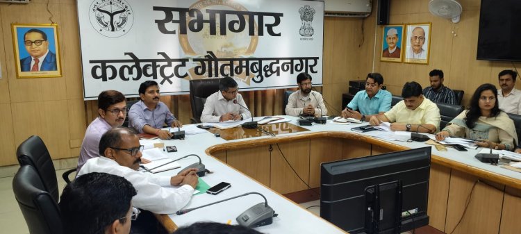 गौतमबुद्ध नगर में भू-माफिया पर सख्ती और राजस्व वसूली पर मंथन, डीएम ने दिए कठोर निर्देश